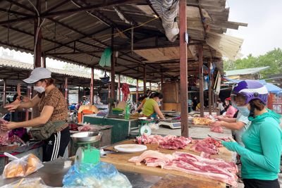 Hà Đông: Mở cửa hoạt động trở lại chợ nông sản Văn Quán