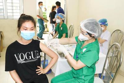 Theo chân lực lượng y tế tỉnh Bắc Ninh hỗ trợ huyện Gia Lâm phòng chống dịch Covid-19