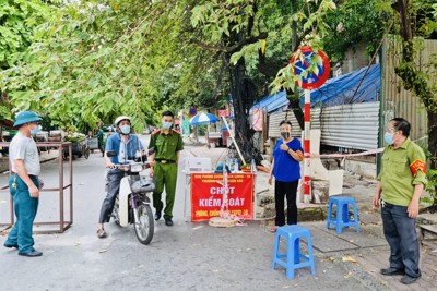 Hà Nội: Người dân coi chừng bị phạt đến 3 triệu đồng nếu không đeo khẩu trang nơi công cộng, không giữ khoảng cách theo quy định