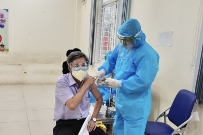 Chùm ảnh: Quận Thanh Xuân đẩy nhanh chiến dịch tiêm chủng vaccine phòng Covid-19 quy mô lớn