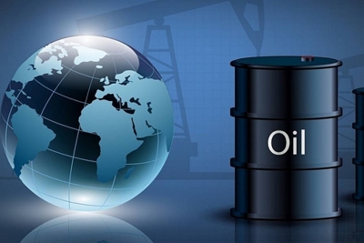 Đồng USD đắt đỏ đẩy giá xăng dầu lao dốc mạnh