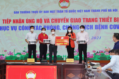 MTTQ Việt Nam TP Hà Nội chuyển giao 50 máy thở cho Bệnh viện Đại học Y Hà Nội