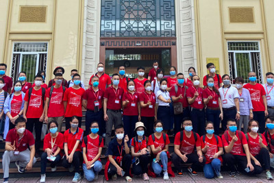 Gần 500 cán bộ, giảng viên, sinh viên y, dược Thủ đô tình nguyện vào miền Nam chống dịch