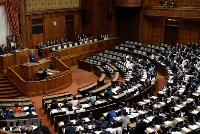 Hệ lụy từ sự thờ ơ của giới trẻ Nhật Bản với bầu cử