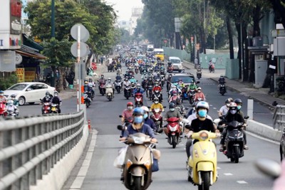 Đường phố nhộn nhịp, hàng quán mở bán trở lại trong ngày đầu tiên TP Hồ Chí Minh “mở cửa”