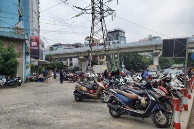 Doanh nghiệp trông giữ xe cam kết chấm dứt nạn “chặt chém” hành khách đi tàu Cát Linh - Hà Đông