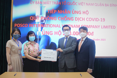Ủy ban MTTQ Việt Nam quận Ba Đình tiếp nhận 200 triệu đồng ủng hộ Quỹ phòng, chống dịch Covid-19