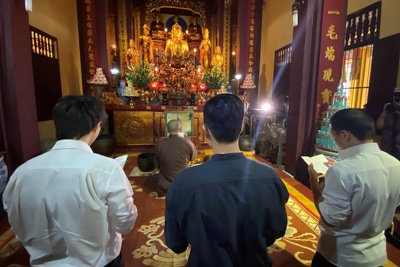 Nhóm nhạc rap Nhà Làm xúc phạm Phật giáo đến chùa Quán Sứ sám hối