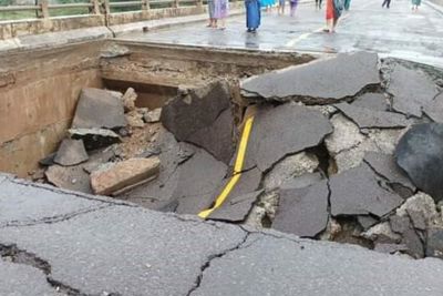 Sập cầu, giao thông qua Bình Định đi Phú Yên, các tỉnh Tây Nguyên bị tê liệt
