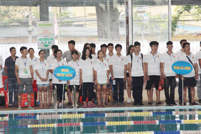 Hàng trăm vận động viên tham gia Giải bơi thanh thiếu niên TP Hà Nội