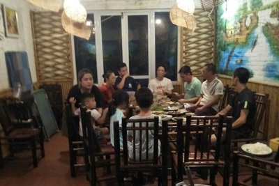 Hà Nội: Phạt nhà hàng châu Á gà trống quán tụ tập không đảm bảo giãn cách