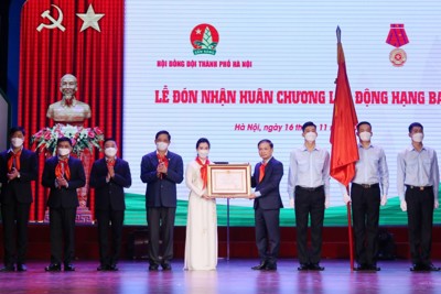 Hội đồng Đội TP Hà Nội đón nhận Huân chương Lao động hạng Ba