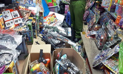 Hà Nội: Thu giữ hàng nghìn súng đồ chơi trẻ em