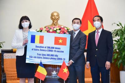 Rumani trao tặng Việt Nam 300.000 liều vaccine Astra Zeneca