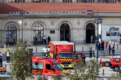 Cảnh sát Pháp tiêu diệt kẻ tấn công khủng bố bằng dao tại ga Saint-Charles