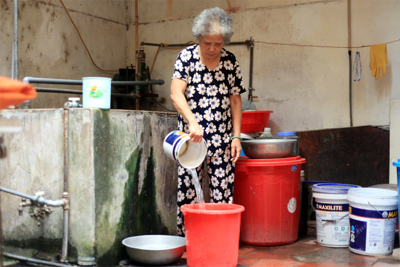 Hà Nội hỗ trợ tiền sử dụng nước sạch: Giải pháp cấp thiết chia sẻ khó khăn cùng người dân