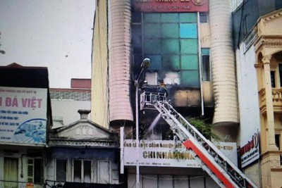 Hà Nội: Điều tra làm rõ vụ cháy tại toà nhà trên phố Cát Linh