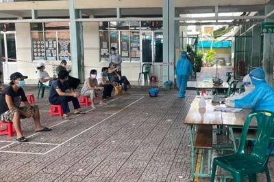 TP Hồ Chí Minh: Đình chỉ công tác cán bộ phường làm “cò” tiêm vaccine phòng Covid-19