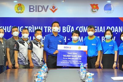 BIDV trao 18.000 suất cơm đến người dân khó khăn, bệnh nhân nghèo tại Hà Nội