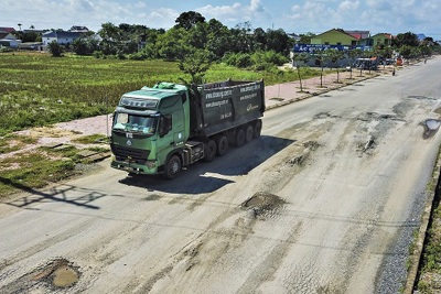 Nghệ An: Gần 2 km đường được đầu tư 290 tỷ đồng, chưa nghiệm thu đã hư hỏng