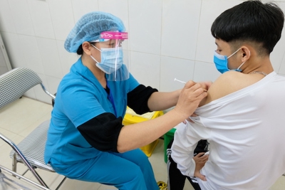 Huyện Sóc Sơn tổ chức tiêm vaccine phòng Covid-19 cho trẻ từ 15 đến 17 tuổi