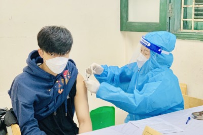 Quận Thanh Xuân: Hơn 12.000 học sinh THPT được tiêm phòng vaccine Covid-19