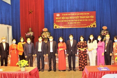 Phó Bí thư Thành ủy Nguyễn Văn Phong dự Ngày hội Đại đoàn kết toàn dân tộc tại quận Hai Bà Trưng