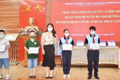 Quận Thanh Xuân: Tặng 50 máy tính cho học sinh có hoàn cảnh khó khăn