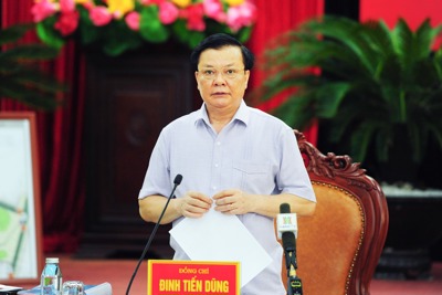 Bí thư Thành ủy Hà Nội Đinh Tiến Dũng yêu cầu làm rõ trách nhiệm lãnh đạo phường Trung Văn vì xảy ra chen lấn tại điểm tiêm