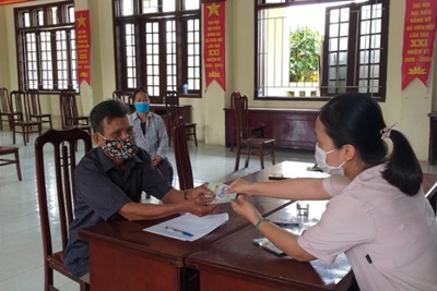 Huyện Ứng Hòa kịp thời hỗ trợ người dân gặp khó khăn do đại dịch Covid-19