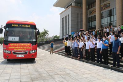 Bắc Giang cử hơn 800 cán bộ y tế hỗ trợ Hà Nội lấy mẫu xét nghiệm, tiêm vaccine