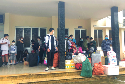 Hàng trăm hành khách bị mắc kẹt ở Quảng Nam, Quảng Ngãi