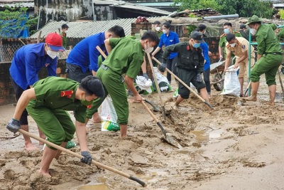 Bình Định: Nỗ lực giúp dân khắc phục hậu quả sạt lở núi Cấm