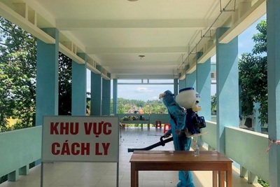 Quảng Trị: Nhân viên khu cách ly nghi nhiễm SARS-CoV-2 ra ngoài tiếp xúc với nhiều người