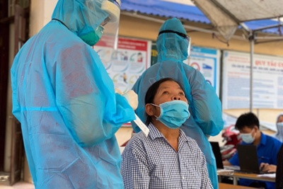 Thanh Oai đón 110 tình nguyện viên Đại học Y Hà Nội hỗ trợ xét nghiệm, tiêm vaccine phòng Covid-19