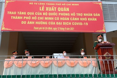 [Ảnh] Bộ Quốc phòng tặng Nhân dân TP Hồ Chí Minh 4.000 tấn gạo và 100.000 phần quà