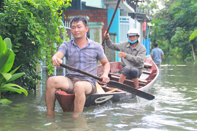 Nhiều nơi ngập sâu, Quảng Nam sơ tán hàng ngàn dân