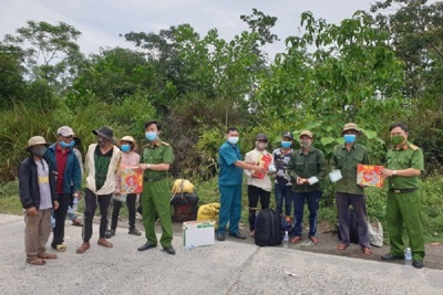 Đà Nẵng đưa gần 100 lao động ở trong rừng đến nơi an toàn để trú bão
