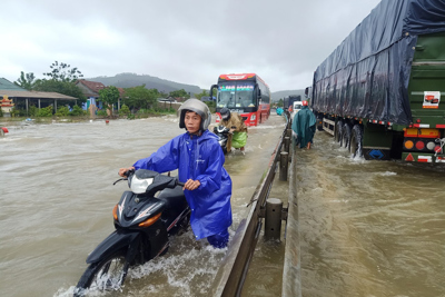 Thừa Thiên Huế: Mưa lớn gây ngập lụt cục bộ một số khu vực, 2 người mất tích