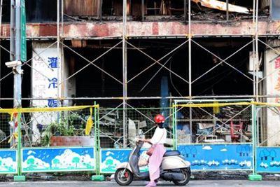 Quan chức Đài Loan điều tra nguyên nhân gây ra vụ cháy chung cư 13 tầng