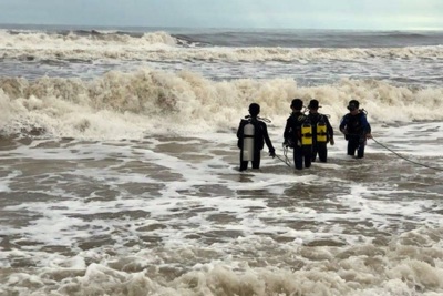 Quảng Trị: Tắm vào mùa biển động, 1 nam sinh tử vong