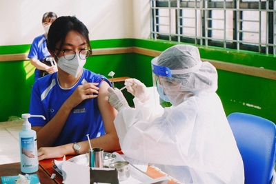 Bình Dương: Gần 100% học sinh THPT đã được tiêm mũi 1 vaccine phòng Covid-19