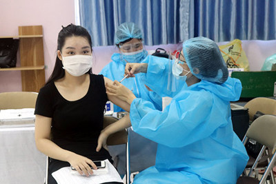 Hà Nội lập kỷ lục mới với hơn 411 nghìn mũi tiêm vaccine Covid-19 một ngày
