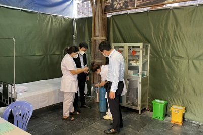 Hà Nội: Vận hành trạm y tế lưu động tại chợ Đồng Xuân