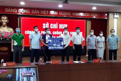 Sở LĐTB&XH Hà Nội tặng 450 suất quà cho người dân trong khu phong tỏa quận Đống Đa