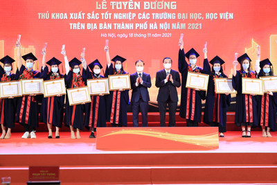 Hà Nội tuyên dương 90 thủ khoa xuất sắc năm 2021