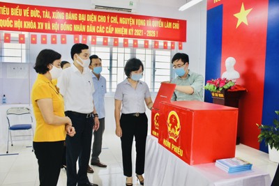 Trưởng ban Tuyên giáo Thành uỷ Bùi Huyền Mai: Quận Thanh Xuân đảm bảo phòng, chống dịch Covid-19 trong ngày bầu cử