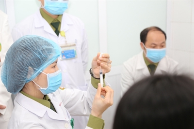 Hoàn thành 1.000 mũi đầu tiên thử nghiệm giai đoạn 3 vaccine Nano Covax
