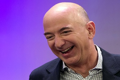 Ông chủ Amazon vượt Bill Gates thành người giàu nhất thế giới