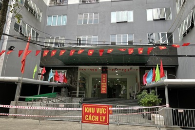 [Ảnh] Quận Đống Đa: Cách ly tầng 7 của tòa nhà 187 Nguyễn Lương Bằng vì liên quan ca mắc Covid-19